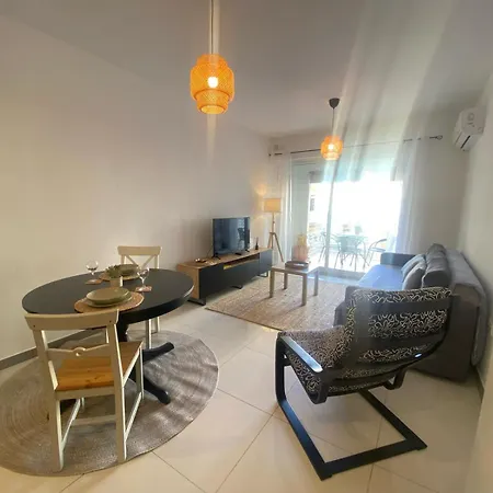 With Side Seaviews *